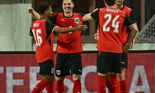 Marcel Sabitzer comemora gol marcado pela Áustria em amistoso contra a Tunísia