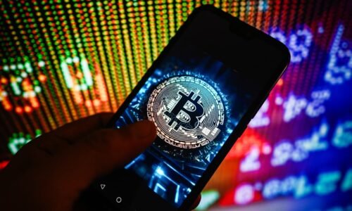 Bitcoin cracks $60,000, sinking to lowest level since October 2024