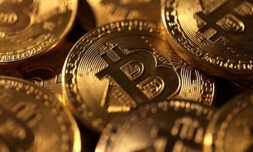 Bitcoin entra em zona importante após forte queda; comprar ou esperar?