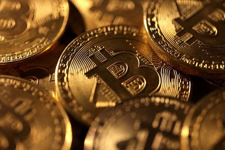 Bitcoin entra em zona importante após forte queda; comprar ou esperar?