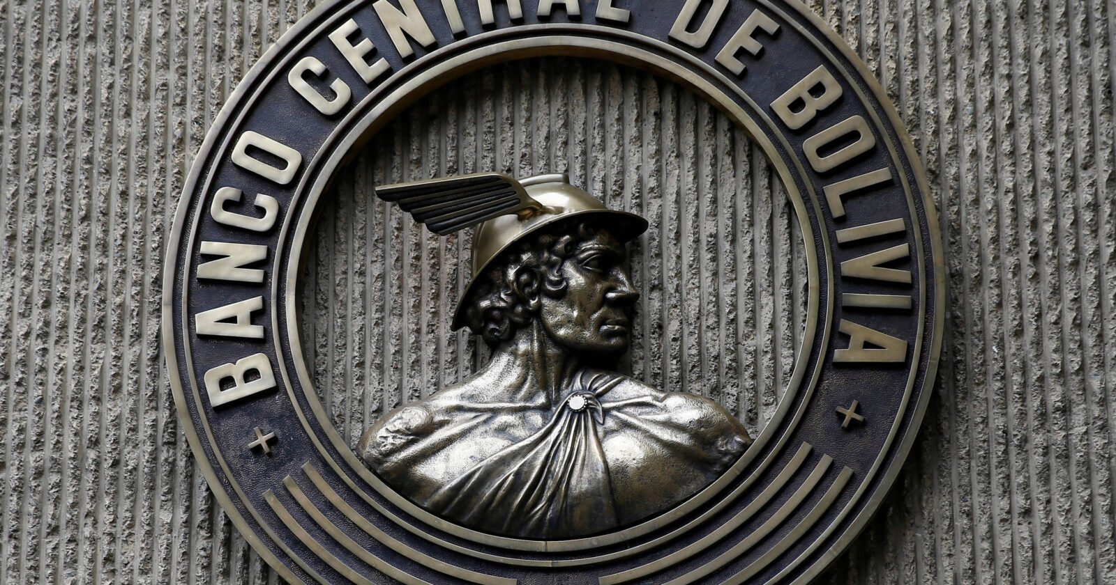 Bolívia encerra paridade cambial com o dólar após 15 anos - 27/06/2026 - Economia