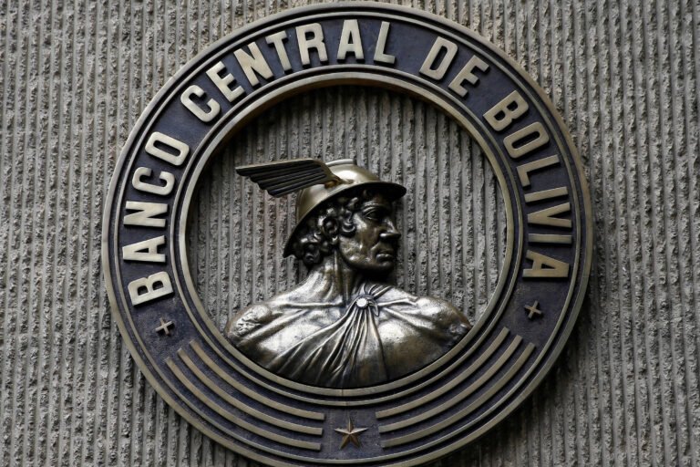 Bolívia encerra paridade cambial com o dólar após 15 anos - 27/06/2026 - Economia