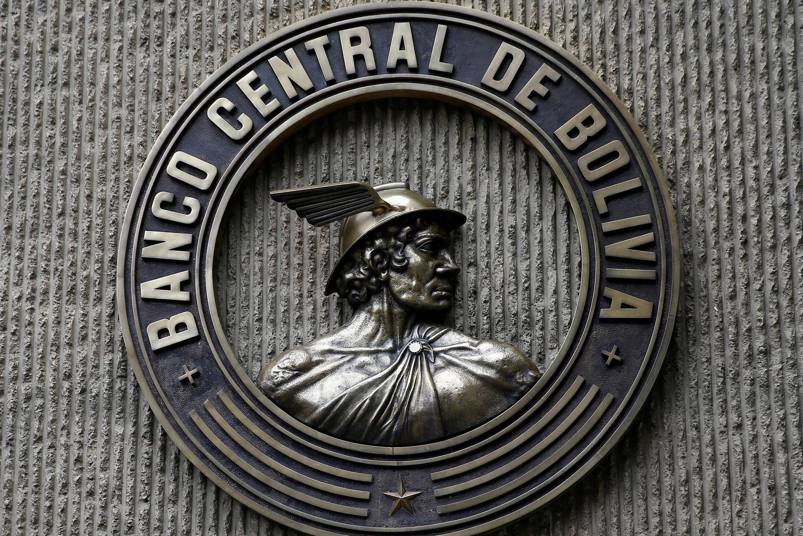 Bolívia encerra paridade cambial com o dólar após 15 anos - 27/06/2026 - Economia