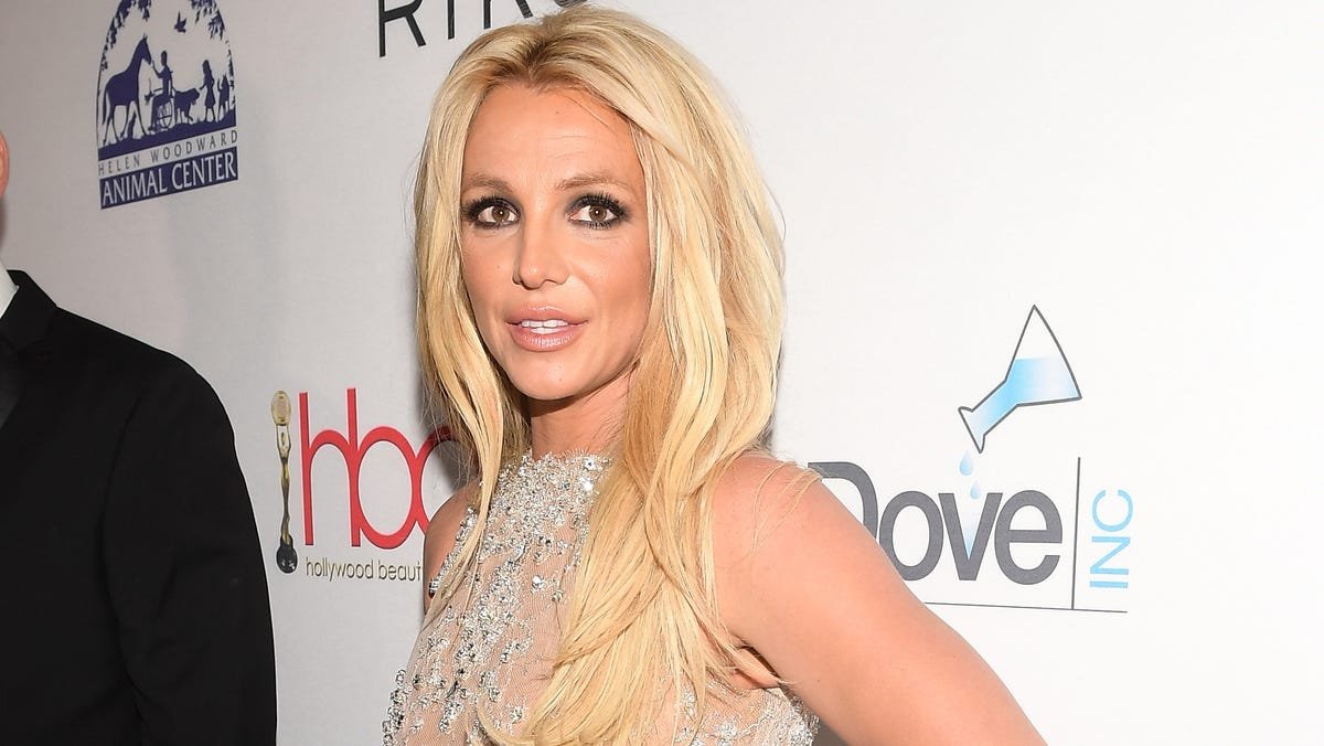 Britney Spears shows off new hairstyle with Chris Appleton