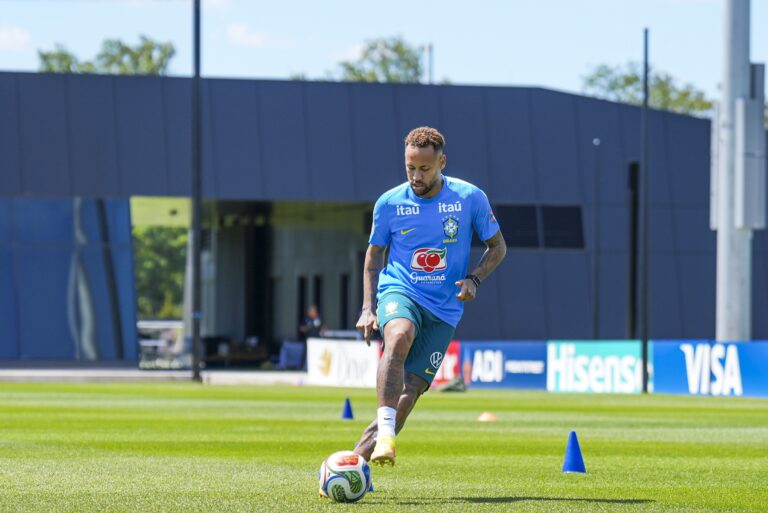Camisa 10, Neymar igualará Pelé e Rivaldo caso entre em campo contra Escócia; entenda