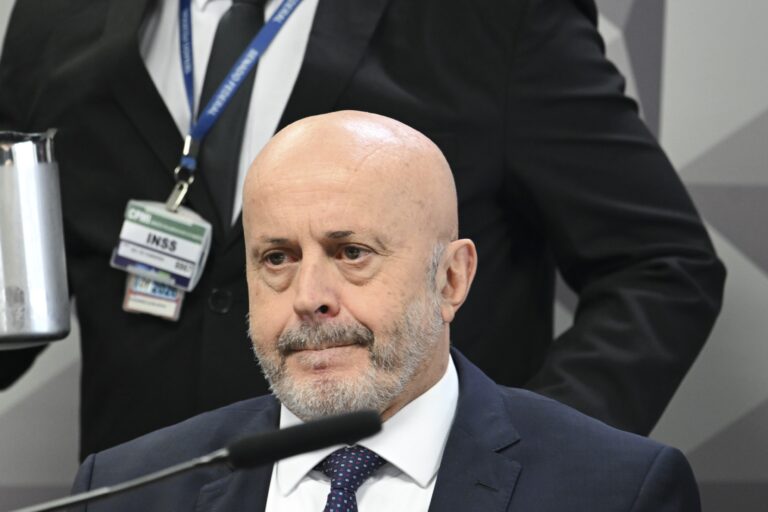 'Careca do INSS': Mendonça dá 48 horas para Papuda explicar denúncia de depoimento sem defesa e perguntas sobre delação