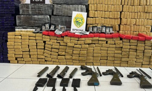 Carro é encontrado com peças de fuzis e 660 kg de drogas na RMC