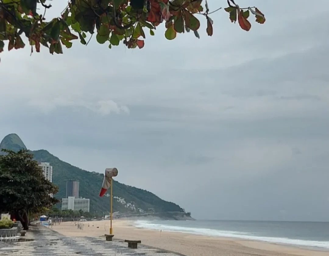 Chuva fraca a moderada para a noite desta segunda-feira (15/06), aponta a previsão do tempo | Confira