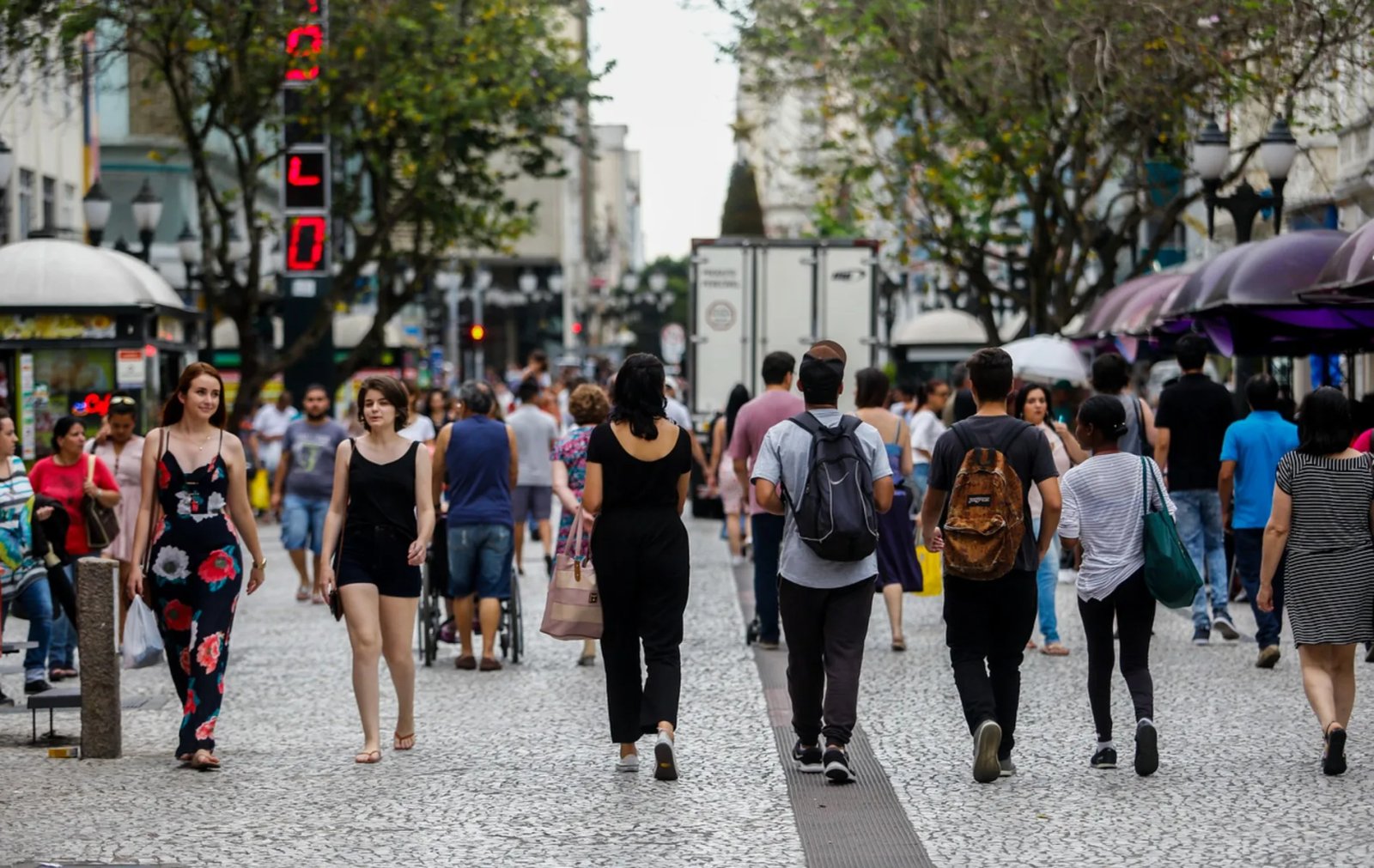 Cinco gerações dividem empresas em Curitiba e redefinem o mercado de trabalho
