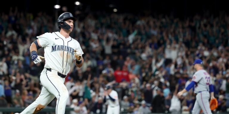 Cole Young hits walk-off single; Mariners win 7th straight game