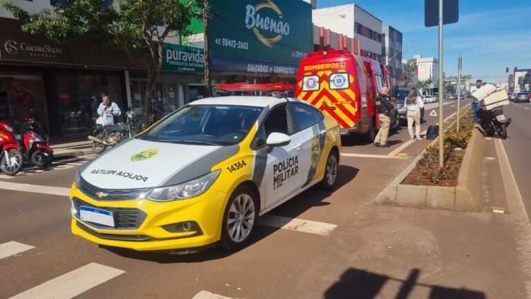 Colisão entre SW4 e moto deixa motociclista ferido na Avenida Carlos Gomes