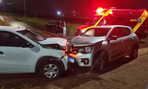 Colisão entre dois Renault Kwid deixa jovem ferida na Avenida das Torres, em Cascavel