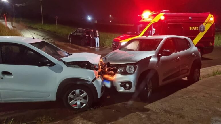 Colisão entre dois Renault Kwid deixa jovem ferida na Avenida das Torres, em Cascavel
