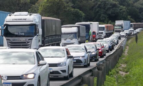DER/PR detona rochas e bloqueia rodovia por 40 minutos no Paraná