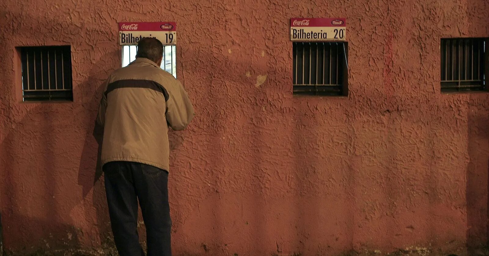 Deputada do Paraná quer barrar entrada de devedores de pensão em estádios