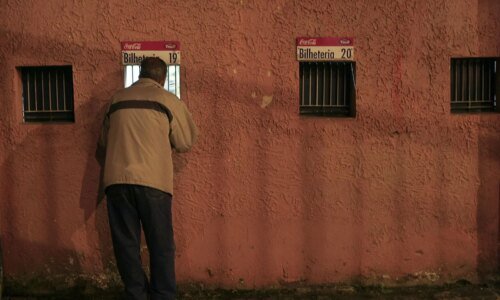 Deputada do Paraná quer barrar entrada de devedores de pensão em estádios