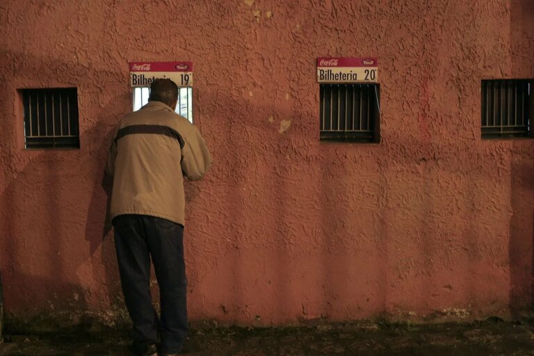 Deputada do Paraná quer barrar entrada de devedores de pensão em estádios