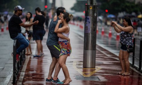 Dia dos Namorados terá chuva e temperatura de até 21°C - 12/06/2026 - Cotidiano