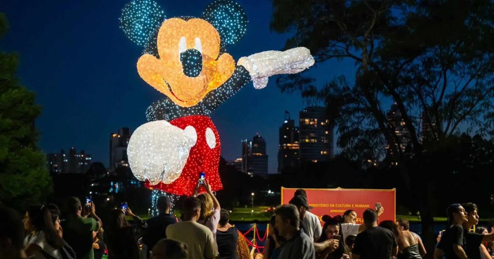 Disney confirma espetáculos de natal, com novas músicas e filmes ao ar livre