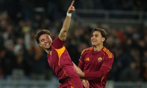 ROME, ITALY - NOVEMBER 27: Neil El Aynaoui of AS Roma celebrates with his teammate after scoring the opening goal during the UEFA Europa League 2025/26 League Phase MD5 match between AS Roma and FC Midtjylland at Stadio Olimpico on November 27, 2025 in Rome, Italy. (Photo by Paolo Bruno/Getty Images)