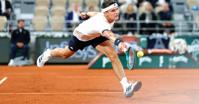 French Open 2026 live updates: Quarterfinals latest as Mensik takes first set against Fonseca