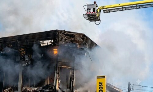 Incêndio de grandes proporções provoca destruição total de comércio no Xaxim