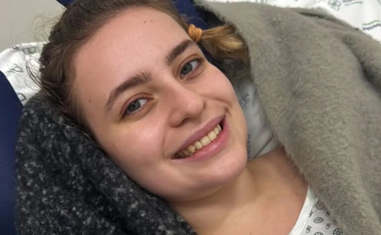 Jovem que ficou paraplégica com queda de galho mexe dedos do pé após polilaminina