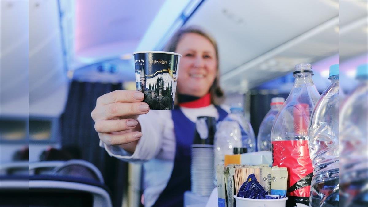 Latam realiza voo temático inspirado em Harry Potter com ativações a bordo; fotos