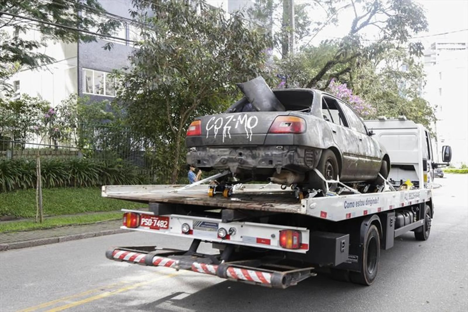 Mais de 200 veículos abandonados foram notificados em Curitiba em 2026