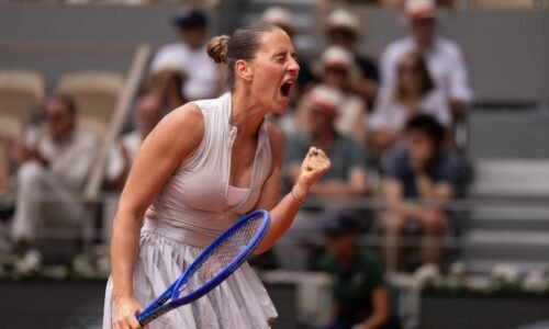 Marta Kostyuk stuns 4-time champion Iga Swiatek on big day for Ukraine at French Open