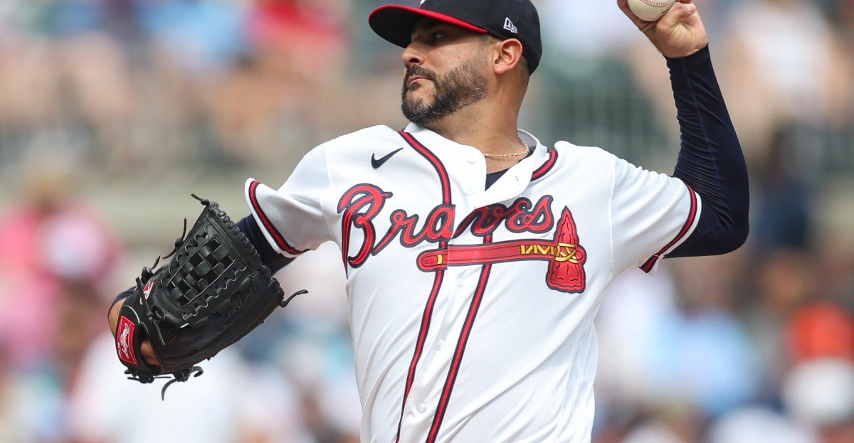 Martín Pérez takes the mound for the Braves against the Pirates