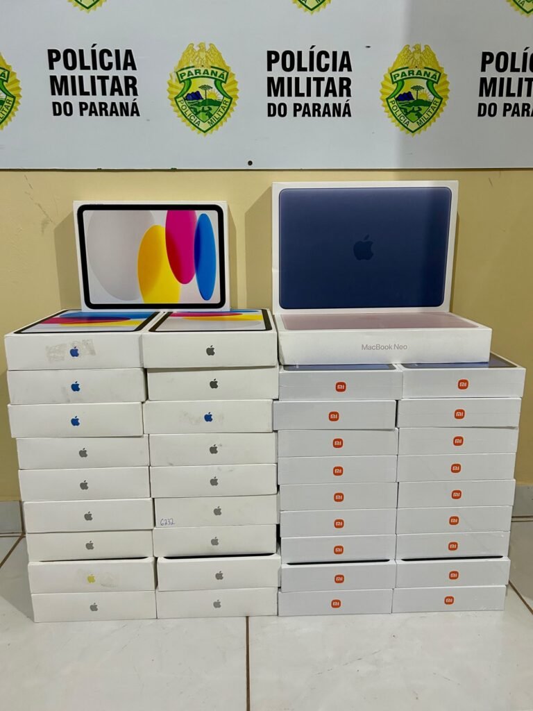 Mulher é flagrada com 37 iPads e 2 MacBooks sem comprovação fiscal em ônibus abordado pela ROTAM