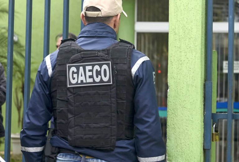 Mulheres simulam casamentos para passar ordens à facção no Paraná