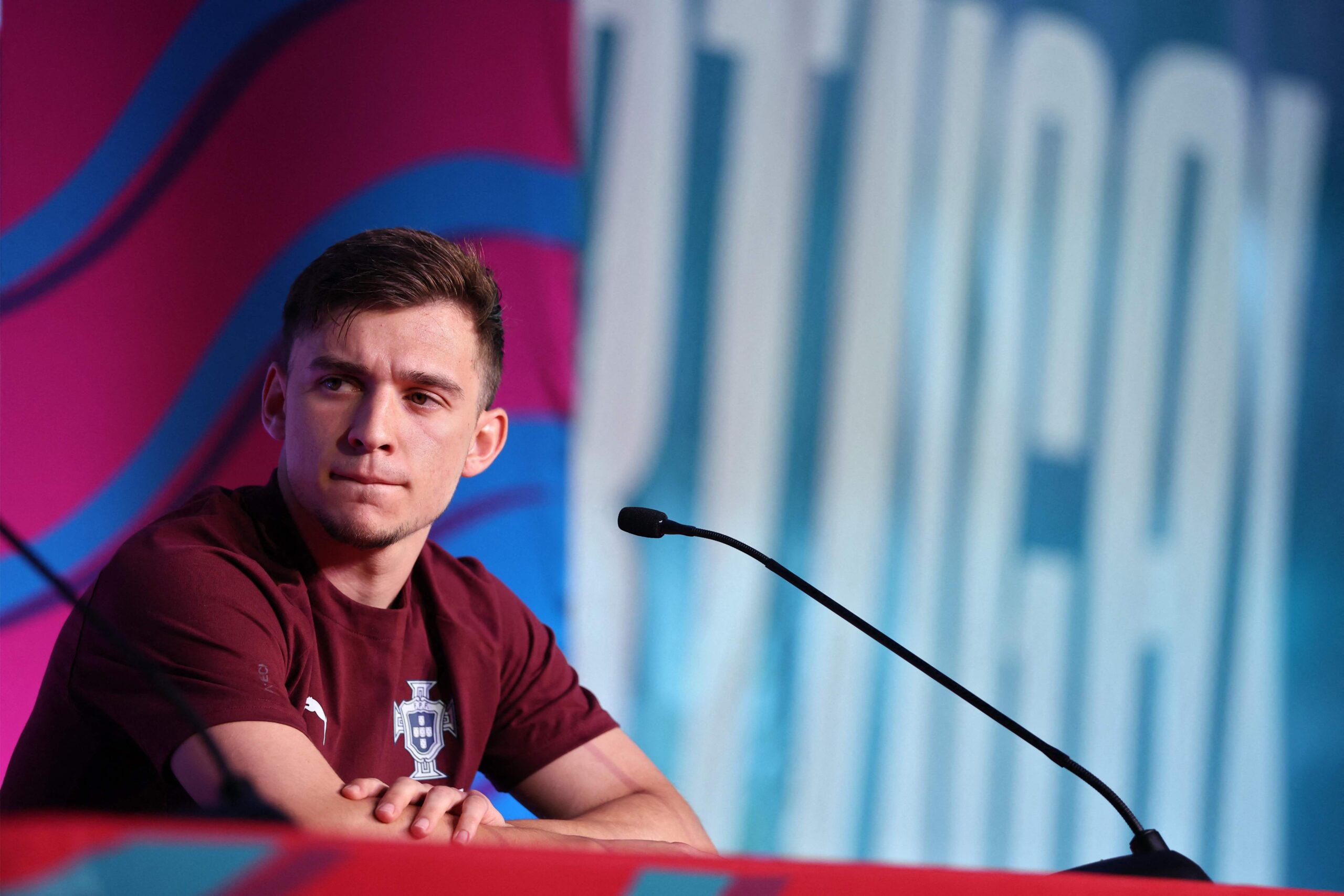 'Não temos obrigação de passar a bola para ele'