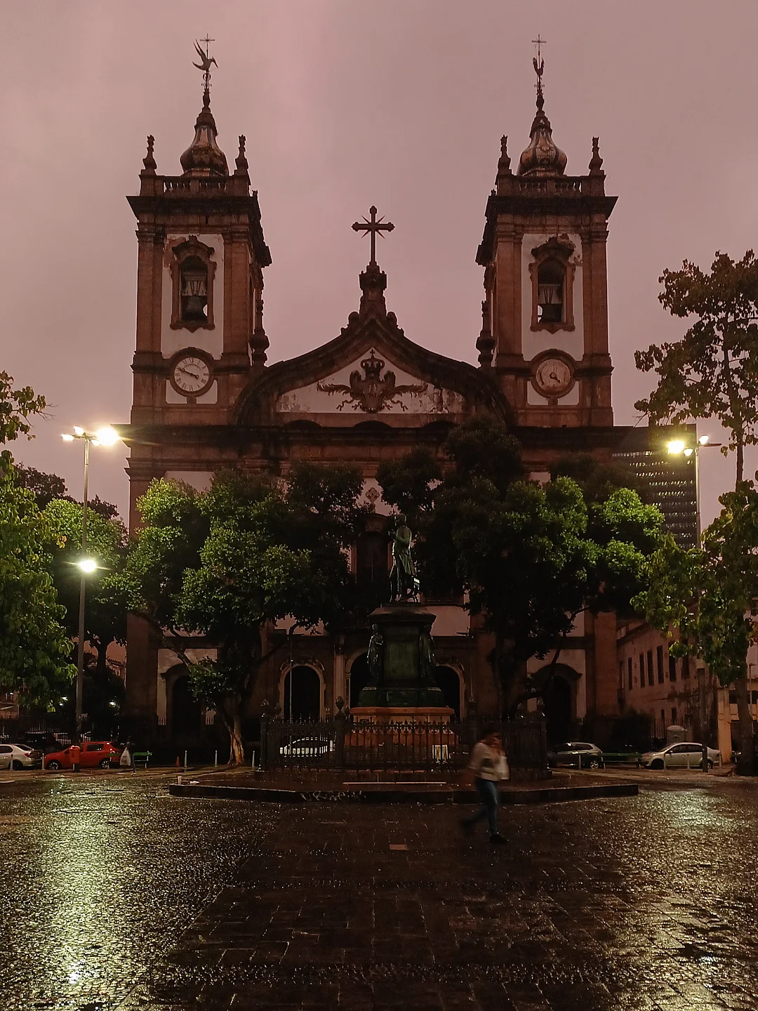 Noite de segunda-feira (1/6) com previsão de chuva fraca a moderada | Confira os próximos dias