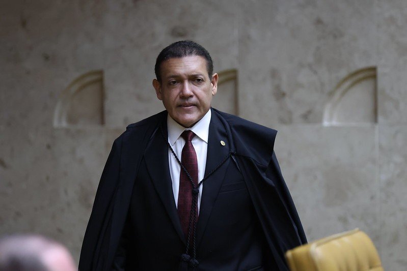 Nunes Marques é sorteado relator de processo de Flávio Bolsonaro contra Lula por 'ameaça'
