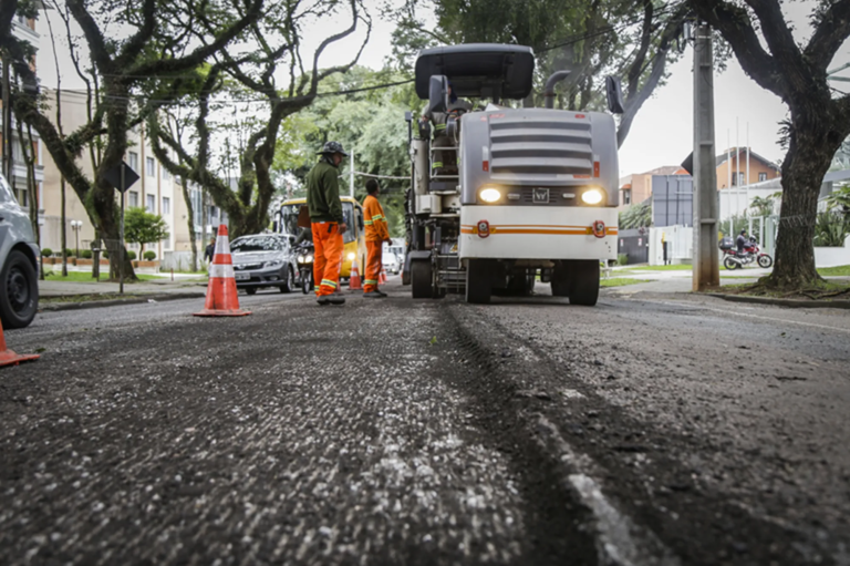 Obras alteram trânsito em quatro bairros de Curitiba a partir desta segunda