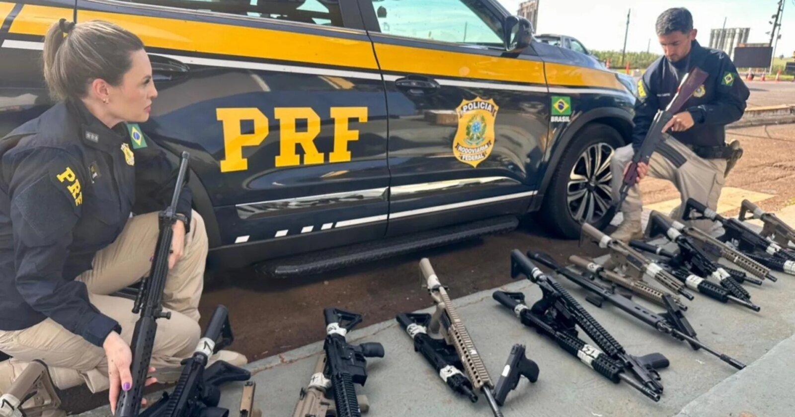 PRF realiza a maior apreensão de fuzis da história: 25 fuzis no Paraná