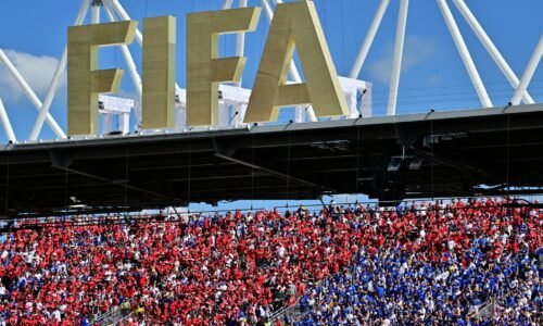 Ryan Reynolds y Mike Myers, entre las celebridades en el 1er partido del Mundial en Canadá