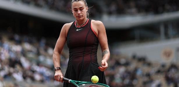 Aryna Sabalenka, durante eliminação nas quartas de final de Roland Garros para Diana Shnaider