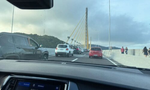 Travessia na Ponte de Guaratuba chega a 19 minutos no retorno do feriado