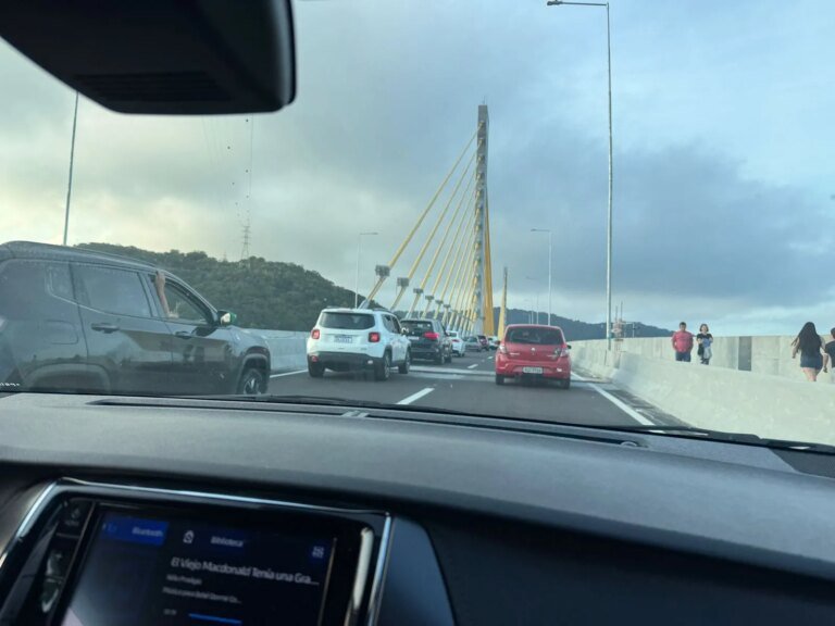 Travessia na Ponte de Guaratuba chega a 19 minutos no retorno do feriado