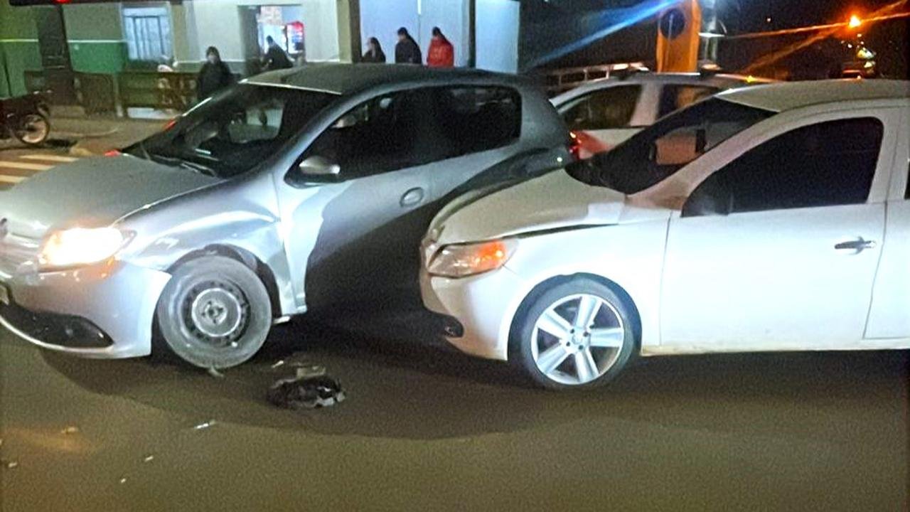 Veículo é apreendido após condutor deixar local de acidente no Bairro Interlagos