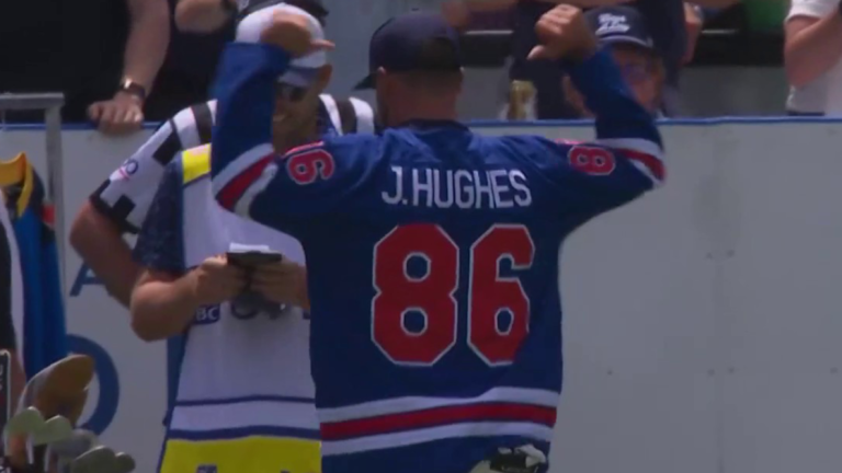 Wyndham Clark provokes Canadian crowd by putting in Team USA hockey jersey at TPC Toronto