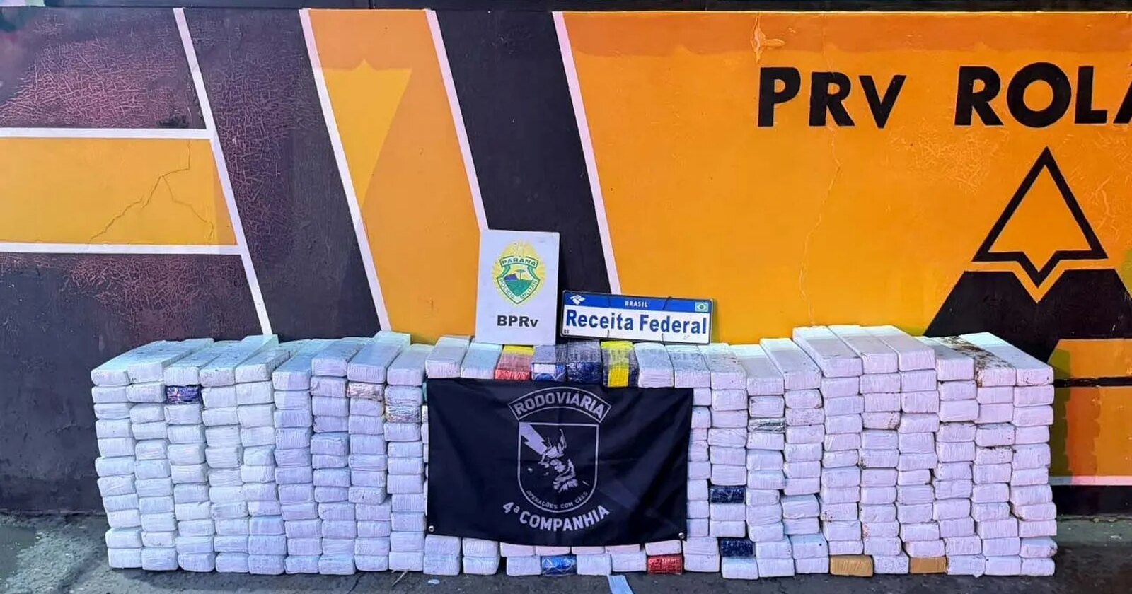 Zeus brilha e PM encontra 340 kg de maconha em ônibus no Paraná