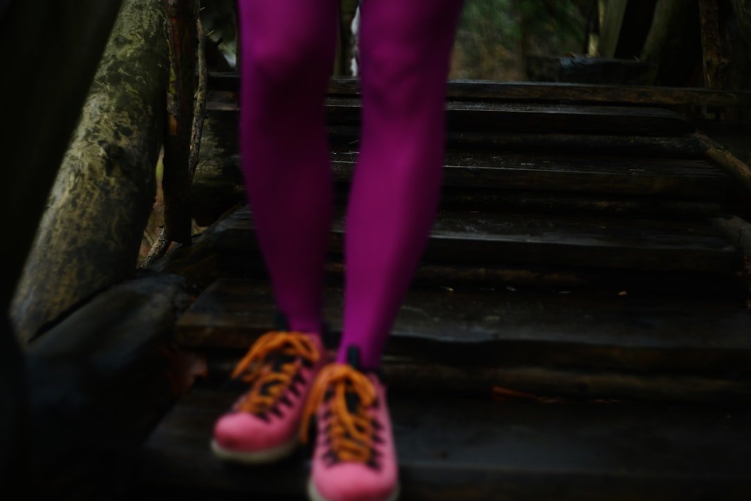 Protocolos de caminhada (sem nomes complicados): como escolher volume e frequência — walking shoes trail