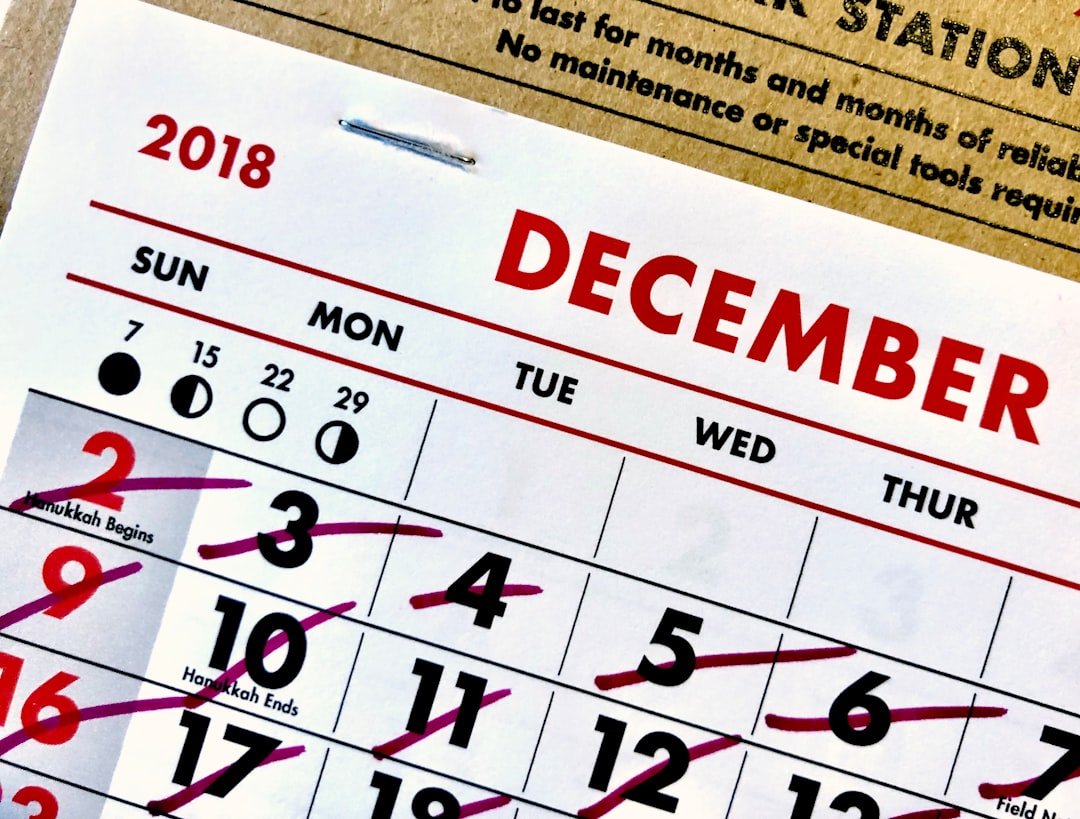 Quando checar o calendário local e ajustar acordos (empresa, escola e órgãos) antes de marcar tudo? — calendar planner