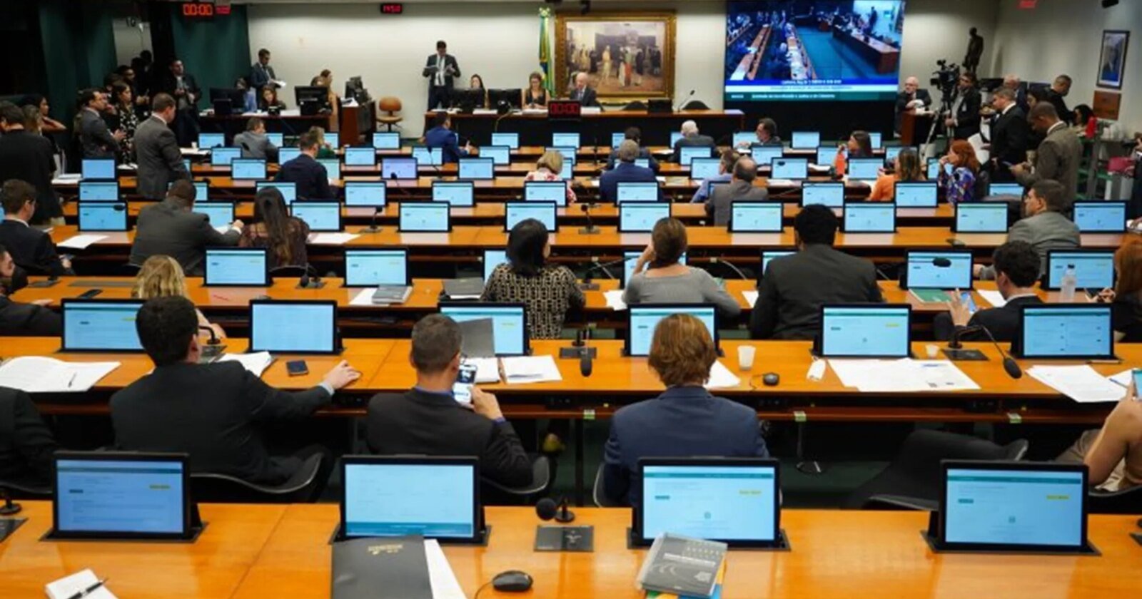 como votaram os deputados do Paraná