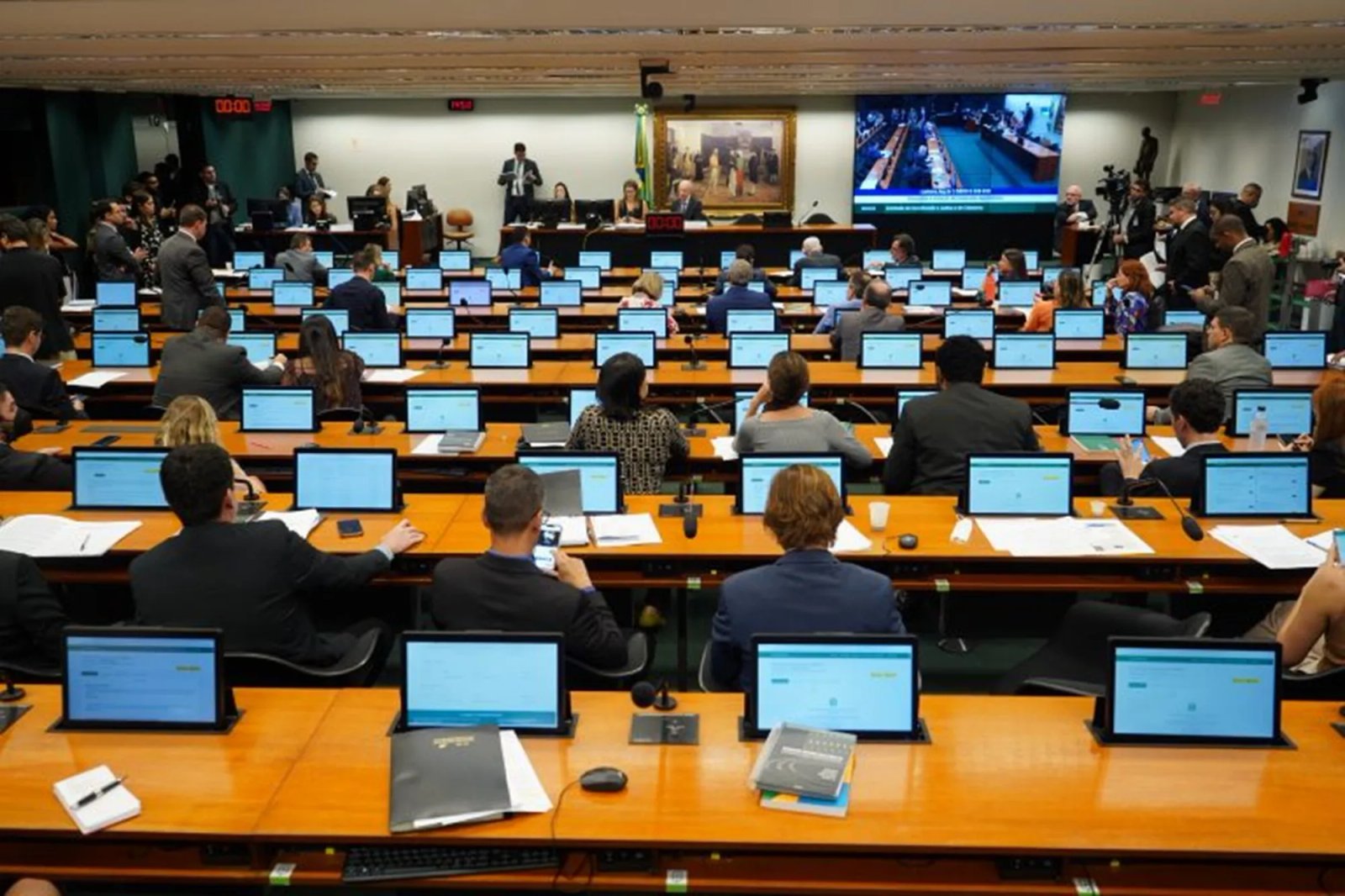 como votaram os deputados do Paraná