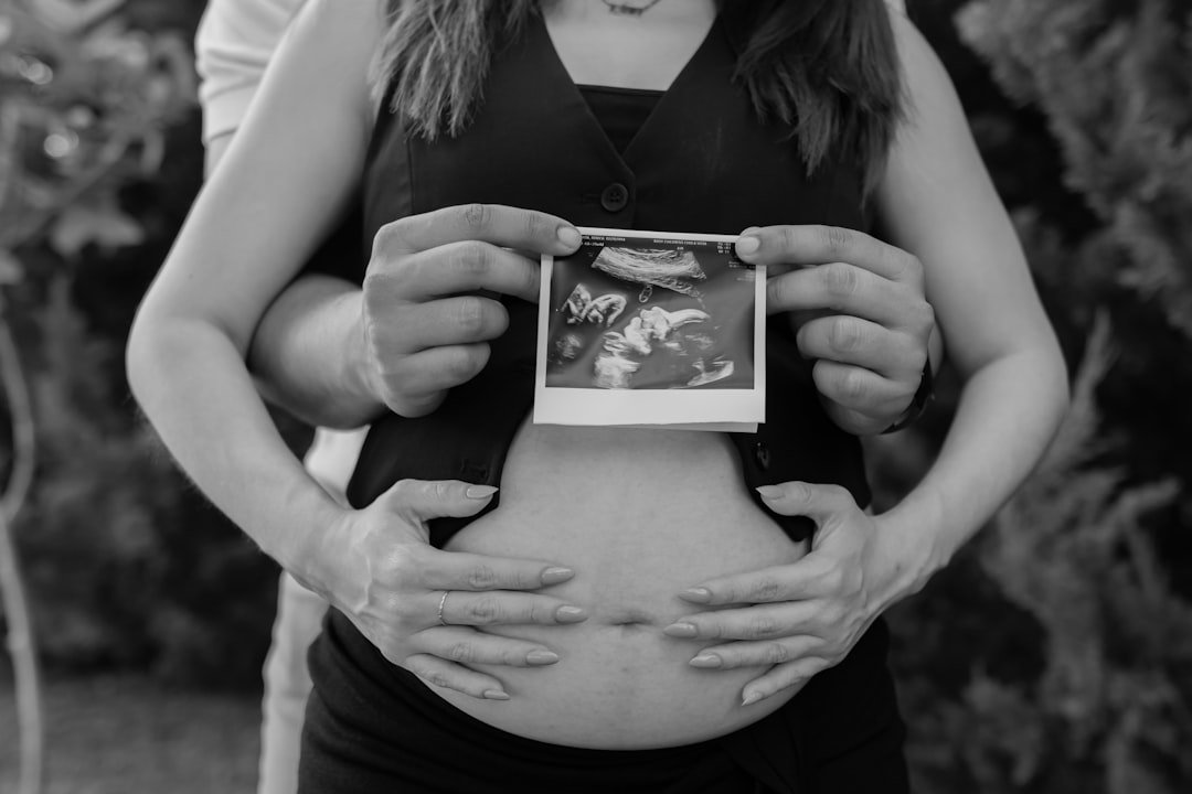 Quando parar de esperar atendimento e decidir o próximo passo — pregnant woman prenatal visit